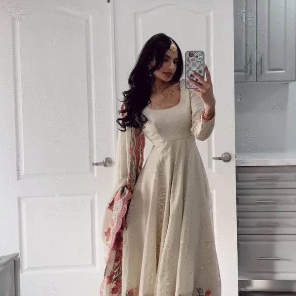 β¨ Elegant Ivory Anarkali with Floral Charm πΈπ